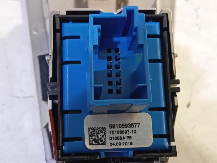 Handrem schakelaar van een Peugeot 5008 2019