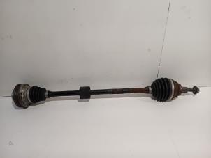 Gebruikte Aandrijfas rechts-voor Volkswagen Touran Prijs € 132,00 Margeregeling aangeboden door Van der Ven Autorecycling B.V.