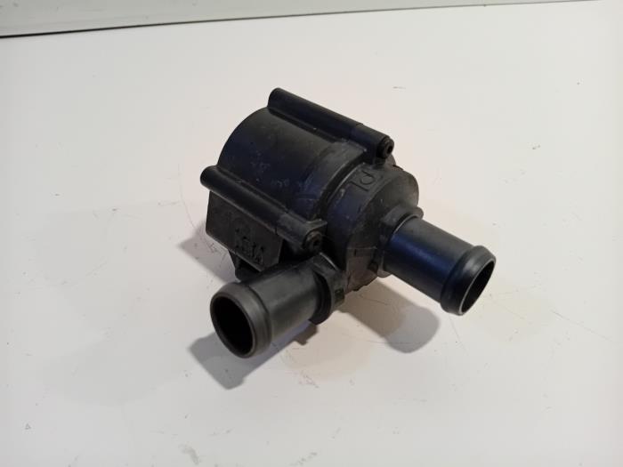 Gebruikte Waterpomp Volkswagen Touareg Prijs € 60,00 Margeregeling aangeboden door Van der Ven Autorecycling B.V.