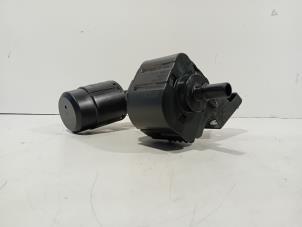 Gebruikte Luchtfilterhuis Volvo XC40 Prijs € 70,00 Margeregeling aangeboden door Van der Ven Autorecycling B.V.