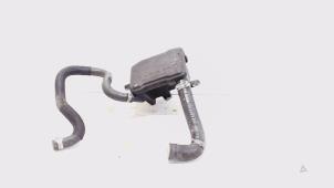 Gebruikte Servo Oliereservoir Mercedes C-Klasse Prijs € 14,00 Margeregeling aangeboden door Van der Ven Autorecycling B.V.