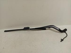 Gebruikte Ruitenwisserarm voor Polestar 2 Prijs € 21,00 Margeregeling aangeboden door Van der Ven Autorecycling B.V.