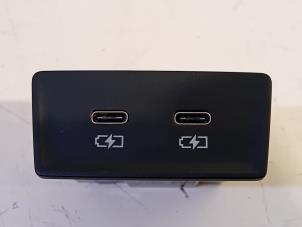 Gebruikte AUX/USB aansluiting Audi RS3 Prijs € 36,00 Margeregeling aangeboden door Van der Ven Autorecycling B.V.