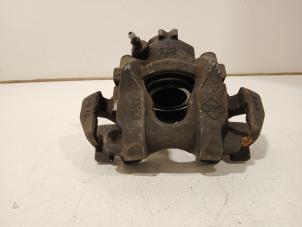 Gebruikte Remklauw (Tang) rechts-voor Dacia Sandero Prijs € 61,00 Margeregeling aangeboden door Van der Ven Autorecycling B.V.