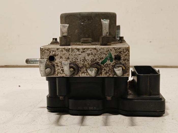 Gebruikte ABS Pomp Dacia Sandero Prijs € 50,00 Margeregeling aangeboden door Van der Ven Autorecycling B.V.