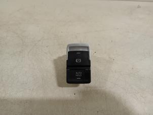 Gebruikte Handrem schakelaar Volkswagen E-Golf Prijs € 17,00 Margeregeling aangeboden door Van der Ven Autorecycling B.V.