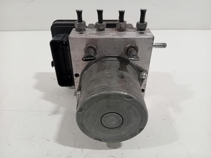 Gebruikte ABS Pomp Ford Transit Prijs € 198,00 Margeregeling aangeboden door Van der Ven Autorecycling B.V.