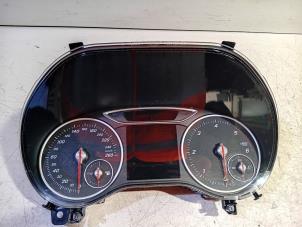 Gebruikte Cockpit Mercedes B-Klasse Prijs € 106,00 Margeregeling aangeboden door Van der Ven Autorecycling B.V.