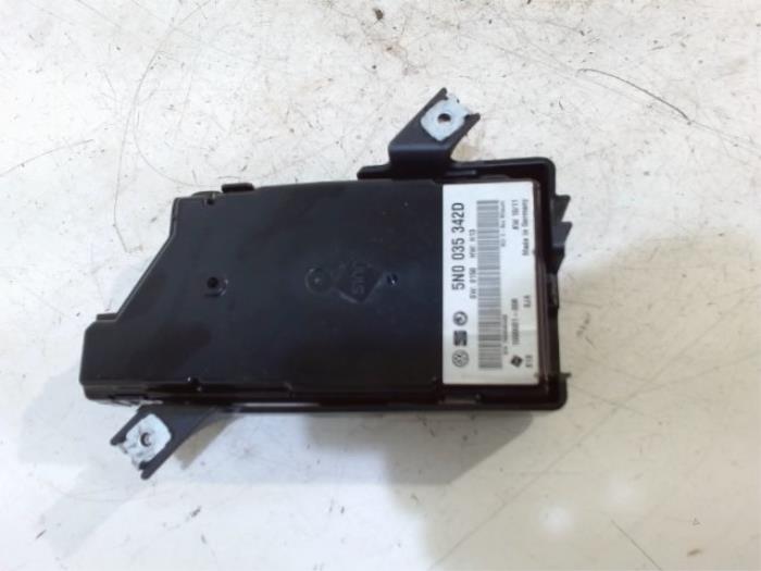 Gebruikte Telefoon Module Volkswagen Polo Prijs € 14,00 Margeregeling aangeboden door Van der Ven Autorecycling B.V.
