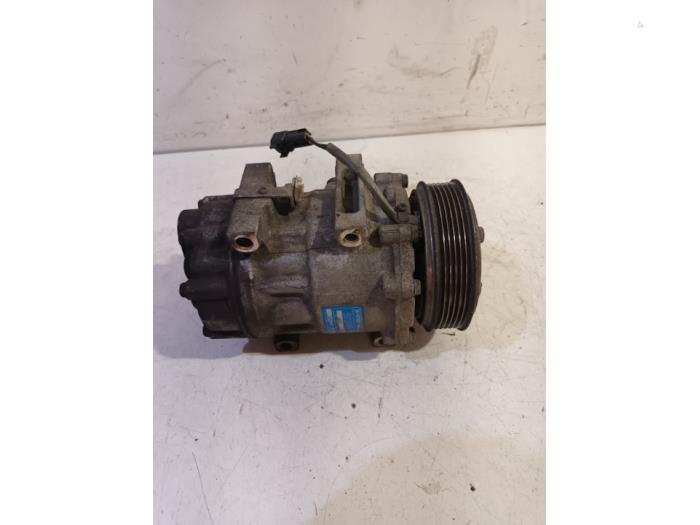 Aircopomp van een Volvo V50 1980