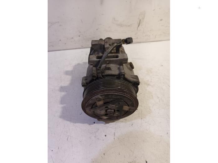 Aircopomp van een Volvo V50 1980