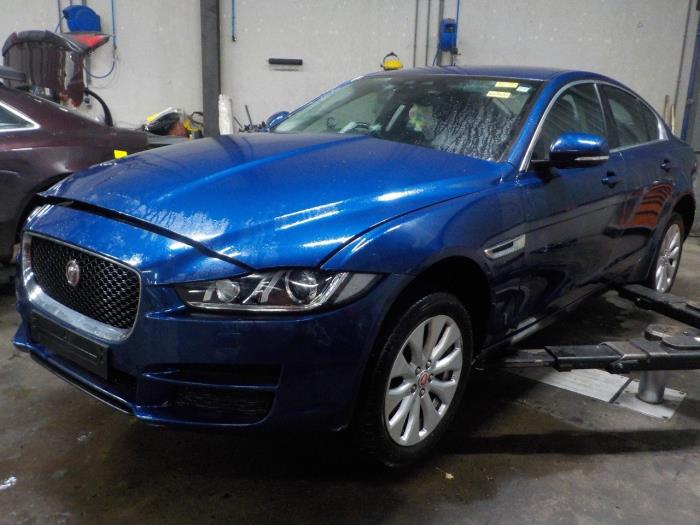 Radiateur van een Jaguar XE 2015
