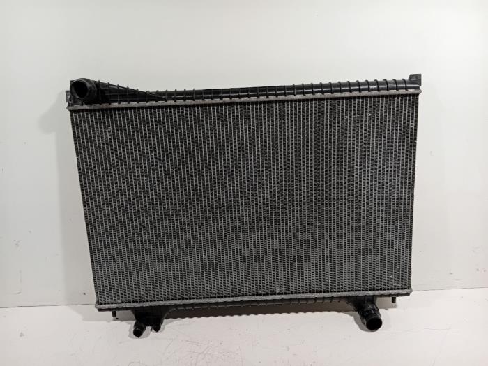Gebruikte Radiateur Jaguar XE Prijs € 165,00 Margeregeling aangeboden door Van der Ven Autorecycling B.V.