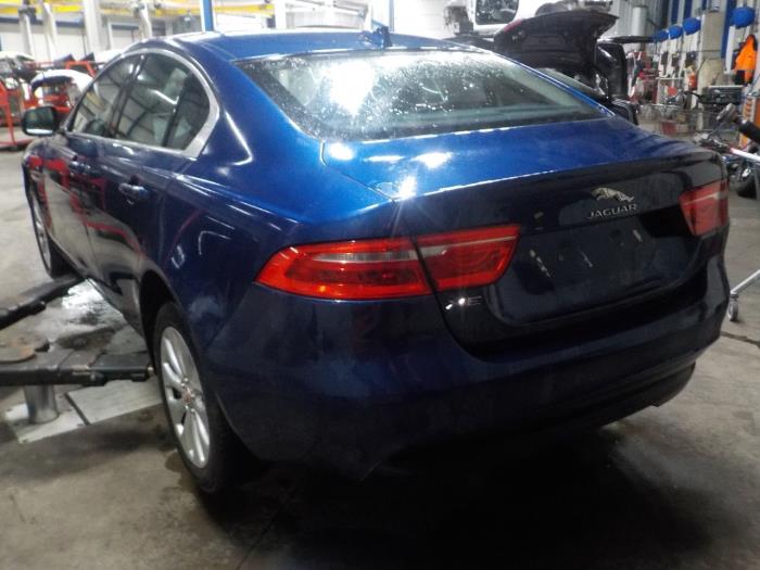 Radiateur van een Jaguar XE 2015