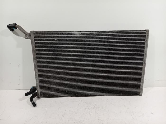 Gebruikte Radiateur Jaguar XE Prijs € 149,00 Margeregeling aangeboden door Van der Ven Autorecycling B.V.