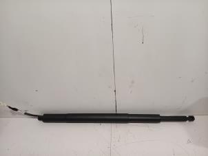 Gebruikte Gasveer links-achter BMW 3-Serie Prijs € 56,00 Margeregeling aangeboden door Van der Ven Autorecycling B.V.