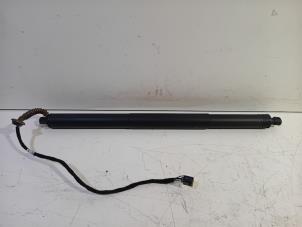 Gebruikte Kofferdekseldemper rechts-achter Audi A5 Prijs € 236,00 Margeregeling aangeboden door Van der Ven Autorecycling B.V.