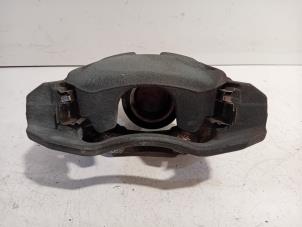 Gebruikte Remklauw (Tang) rechts-voor Peugeot 208 Prijs € 31,00 Margeregeling aangeboden door Van der Ven Autorecycling B.V.