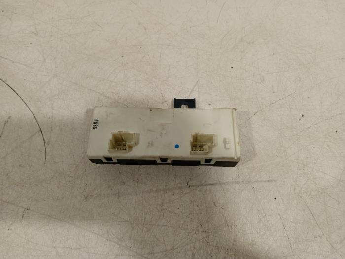 Gebruikte Computer Diversen Mercedes GLA Prijs € 80,00 Margeregeling aangeboden door Van der Ven Autorecycling B.V.