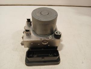 Gebruikte ABS Pomp Jaguar XE Prijs € 252,00 Margeregeling aangeboden door Van der Ven Autorecycling B.V.