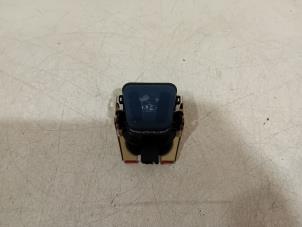 Gebruikte Sensor regen Jaguar XE Prijs € 25,00 Margeregeling aangeboden door Van der Ven Autorecycling B.V.