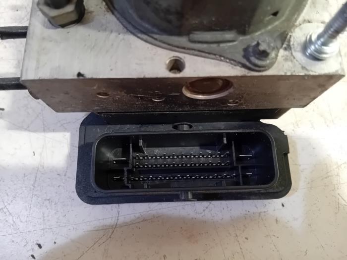 ABS Pomp van een Mercedes B-Klasse 2015