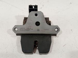 Gebruikte Slotmechaniek Achterklep Ford Tourneo Connect Prijs € 41,00 Margeregeling aangeboden door Van der Ven Autorecycling B.V.