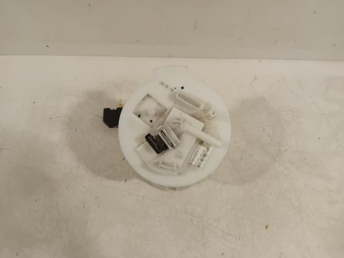 Gebruikte Tank element Pomp Mercedes C-Klasse Prijs € 60,00 Margeregeling aangeboden door Van der Ven Autorecycling B.V.