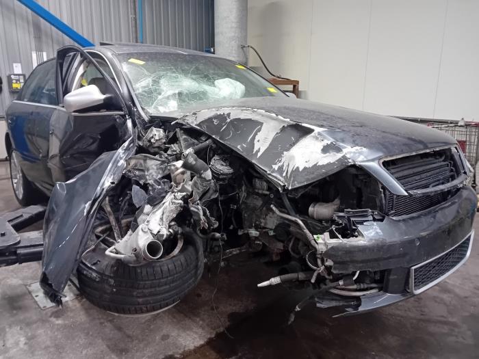 Motor van een Audi RS6 2003