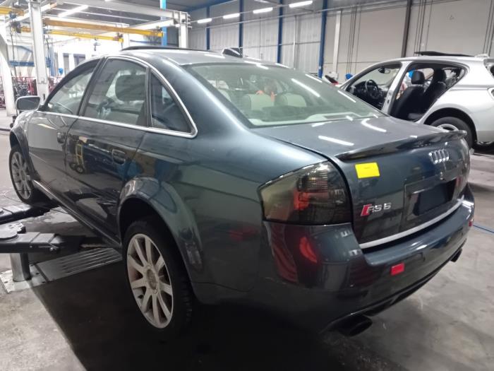 Motor van een Audi RS6 2003