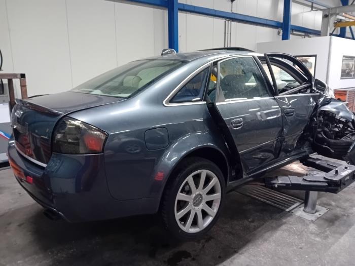 Motor van een Audi RS6 2003