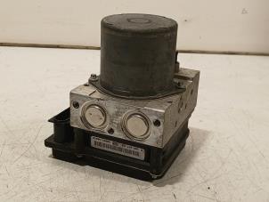 Gebruikte ABS Pomp Renault Wind Prijs € 95,00 Margeregeling aangeboden door Van der Ven Autorecycling B.V.