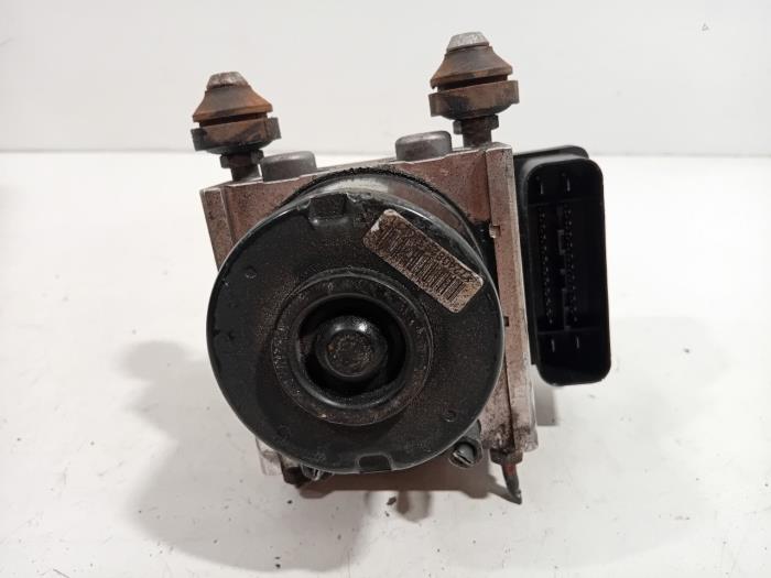 Gebruikte ABS Pomp Suzuki Swift Prijs € 165,00 Margeregeling aangeboden door Van der Ven Autorecycling B.V.