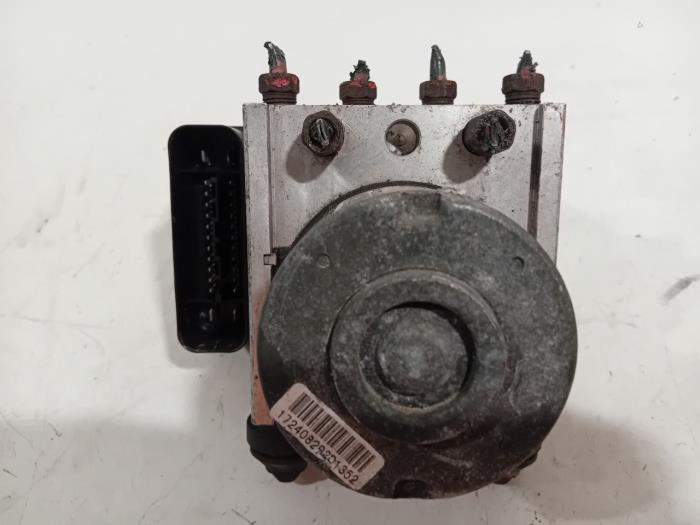 Gebruikte ABS Pomp Suzuki Swift Prijs € 165,00 Margeregeling aangeboden door Van der Ven Autorecycling B.V.