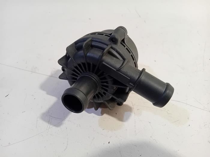 Gebruikte Waterpomp Volkswagen ID.5 Prijs € 50,00 Margeregeling aangeboden door Van der Ven Autorecycling B.V.