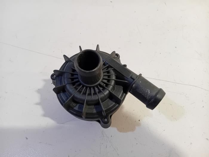Gebruikte Waterpomp Volkswagen ID.5 Prijs € 50,00 Margeregeling aangeboden door Van der Ven Autorecycling B.V.