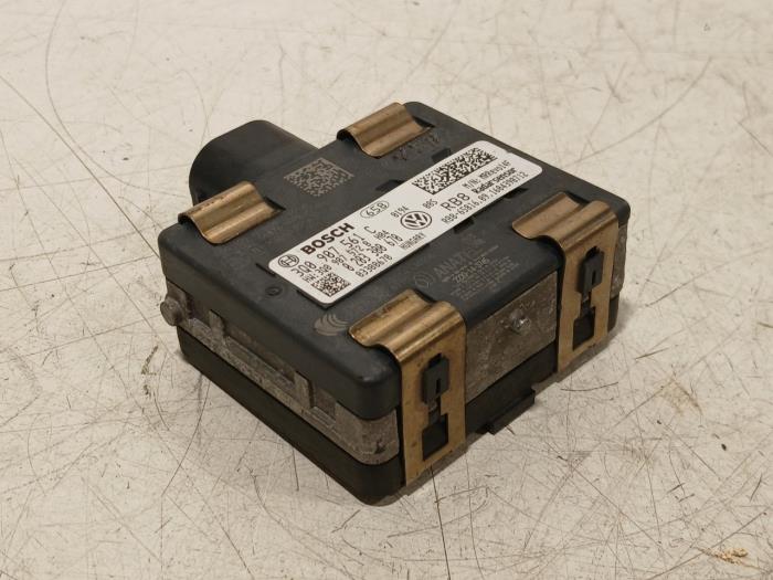 Gebruikte Cruise control sensor Volkswagen Passat Prijs € 242,00 Margeregeling aangeboden door Van der Ven Autorecycling B.V.