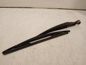 Gebruikte Ruitenwisserarm achter Ford Tourneo Courier Prijs € 20,00 Margeregeling aangeboden door Van der Ven Autorecycling B.V.