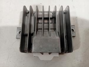 Gebruikte Radio versterker Mercedes E-Klasse Prijs € 65,00 Margeregeling aangeboden door Van der Ven Autorecycling B.V.