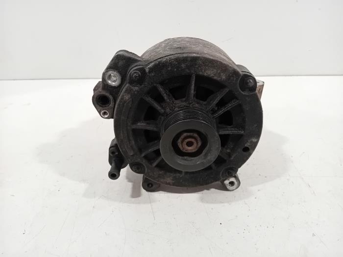 Gebruikte Dynamo Porsche Cayenne Prijs € 138,00 Margeregeling aangeboden door Van der Ven Autorecycling B.V.