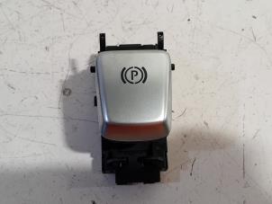 Gebruikte Handrem schakelaar Mercedes C-Klasse Prijs € 24,00 Margeregeling aangeboden door Van der Ven Autorecycling B.V.