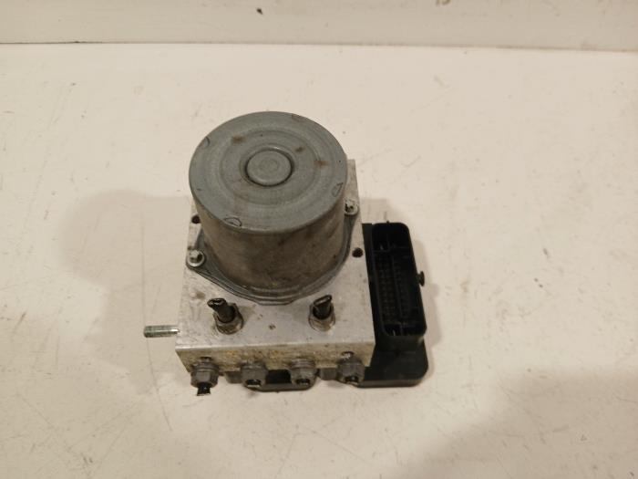 ABS Pomp van een Volkswagen Transporter 2021