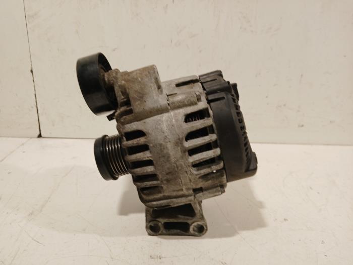 Gebruikte Dynamo Ford Mondeo Prijs € 50,00 Margeregeling aangeboden door Van der Ven Autorecycling B.V.
