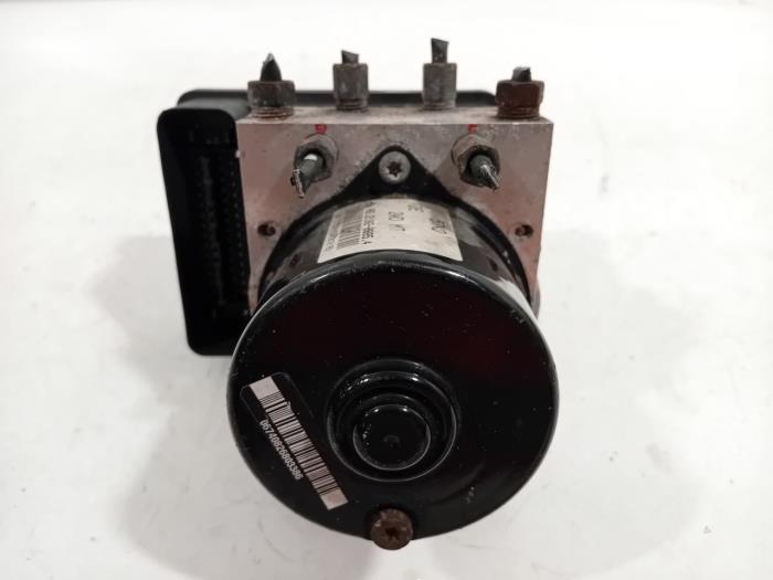 Gebruikte ABS Pomp Suzuki Swift Prijs € 165,00 Margeregeling aangeboden door Van der Ven Autorecycling B.V.