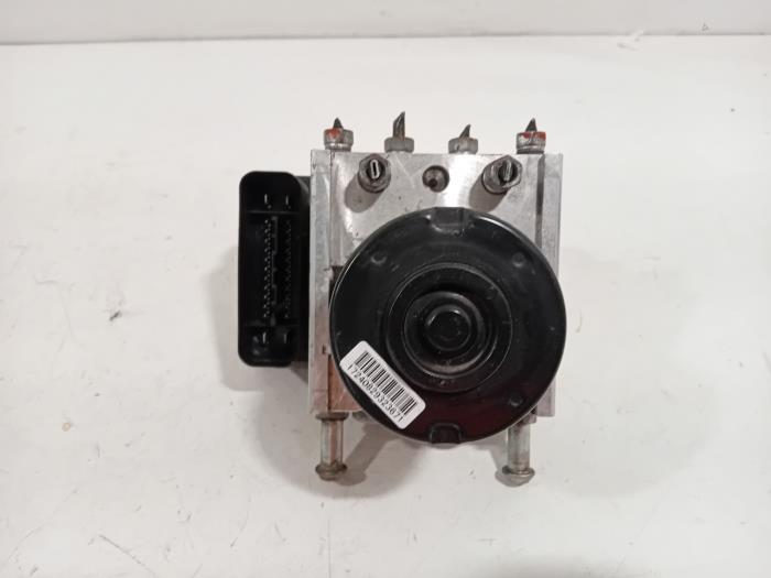 Gebruikte ABS Pomp Suzuki Swift Prijs € 165,00 Margeregeling aangeboden door Van der Ven Autorecycling B.V.