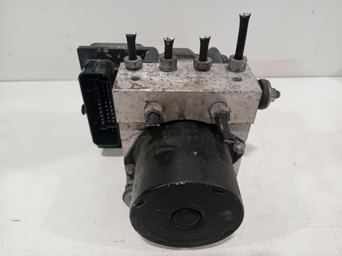 Gebruikte ABS Pomp Volkswagen Polo Prijs € 26,00 Margeregeling aangeboden door Van der Ven Autorecycling B.V.