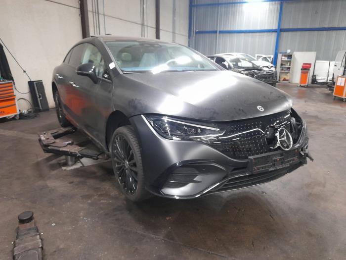 Computer Diversen van een Mercedes EQE 2022