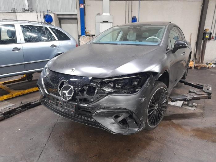 Computer Diversen van een Mercedes EQE 2022