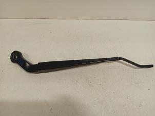 Gebruikte Ruitenwisserarm voor Mini Mini Prijs € 20,00 Margeregeling aangeboden door Van der Ven Autorecycling B.V.