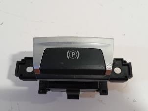 Gebruikte Handrem schakelaar Peugeot 308 Prijs € 20,00 Margeregeling aangeboden door Van der Ven Autorecycling B.V.